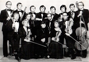 SSRİ Böyük Teatrının Orkestrinin solistləri ifa edirlər