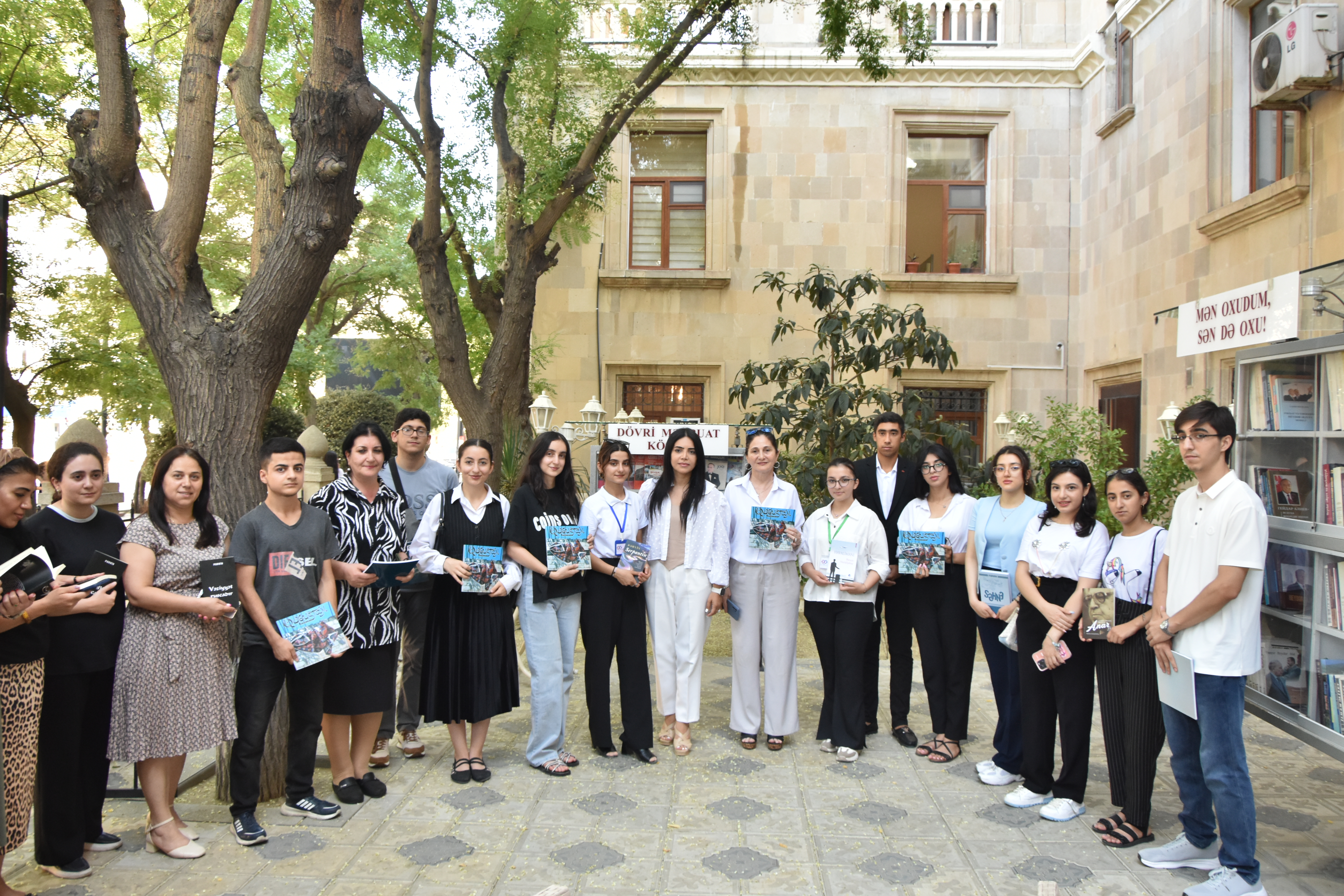 Milli Kitabxananın nəzdində fəaliyyət göstərən Açıq kitabxana-sərbəst mütaliə bölməsində 20 yanvar - Ümumxalq Hüzn Gününə həsr olunmuş tədbir keçirilib. 